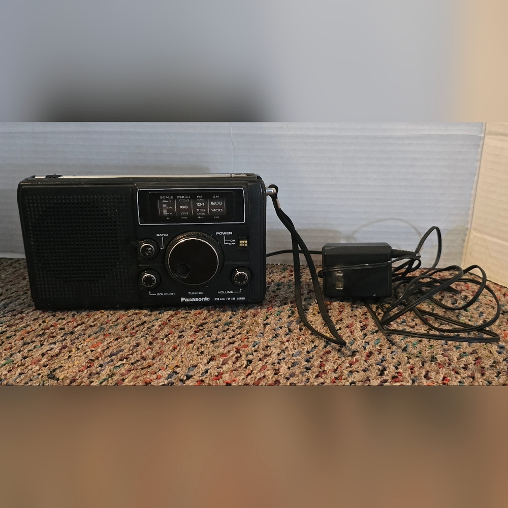 Panasonic Weather Radio Vintage RF-1102 w/ Adapter Plug In Battery Powered